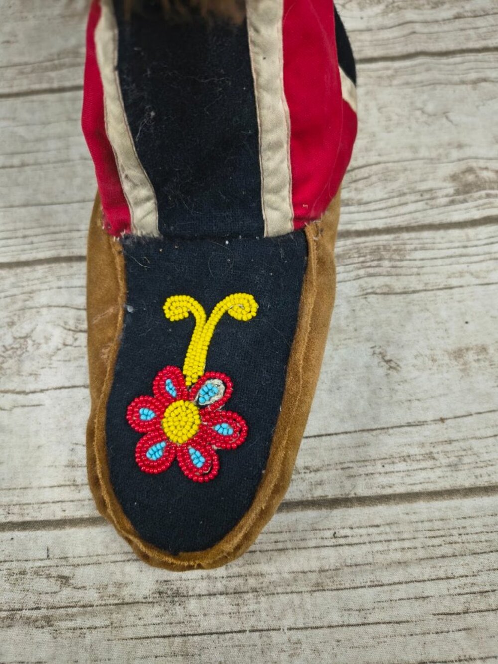 Handmade Native American Beaded Fur Mocassin Boots - Picture 4 of 11